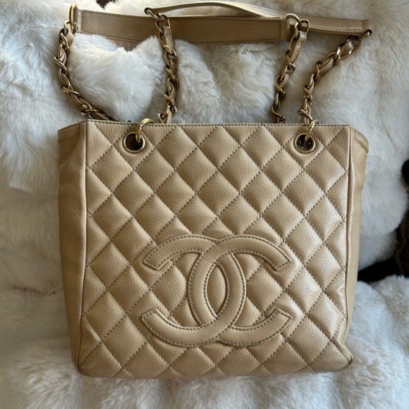 CHANEL Handbags - Chanel Caviar Petite Shopping Tote